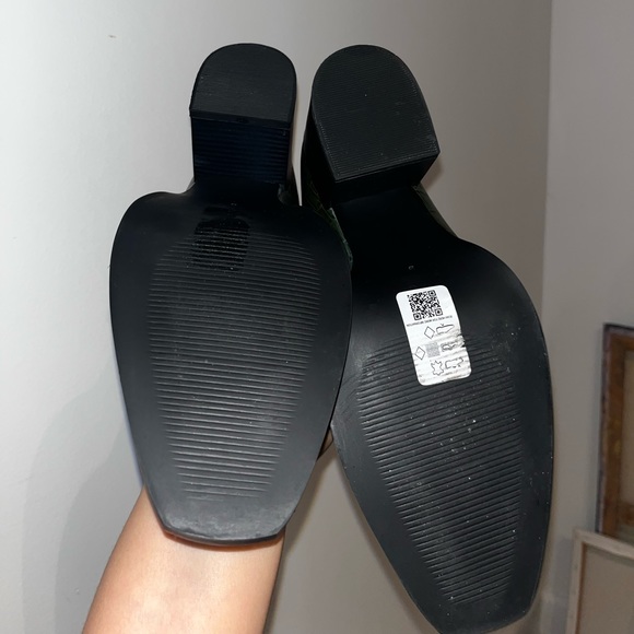 ASOS DESIGN women’s 10.5 Wide green croc boots - Picture 4 of 4